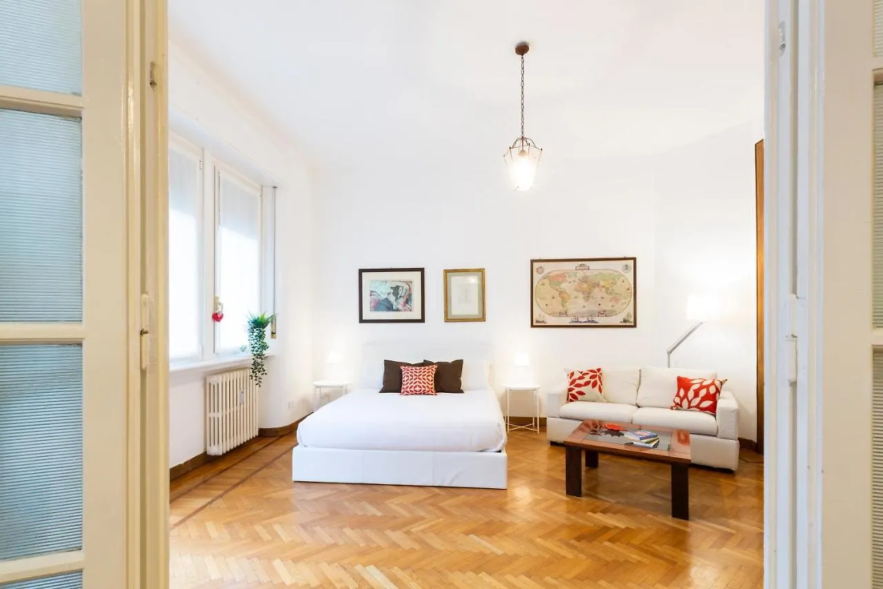 Living Isola Apartment Milan