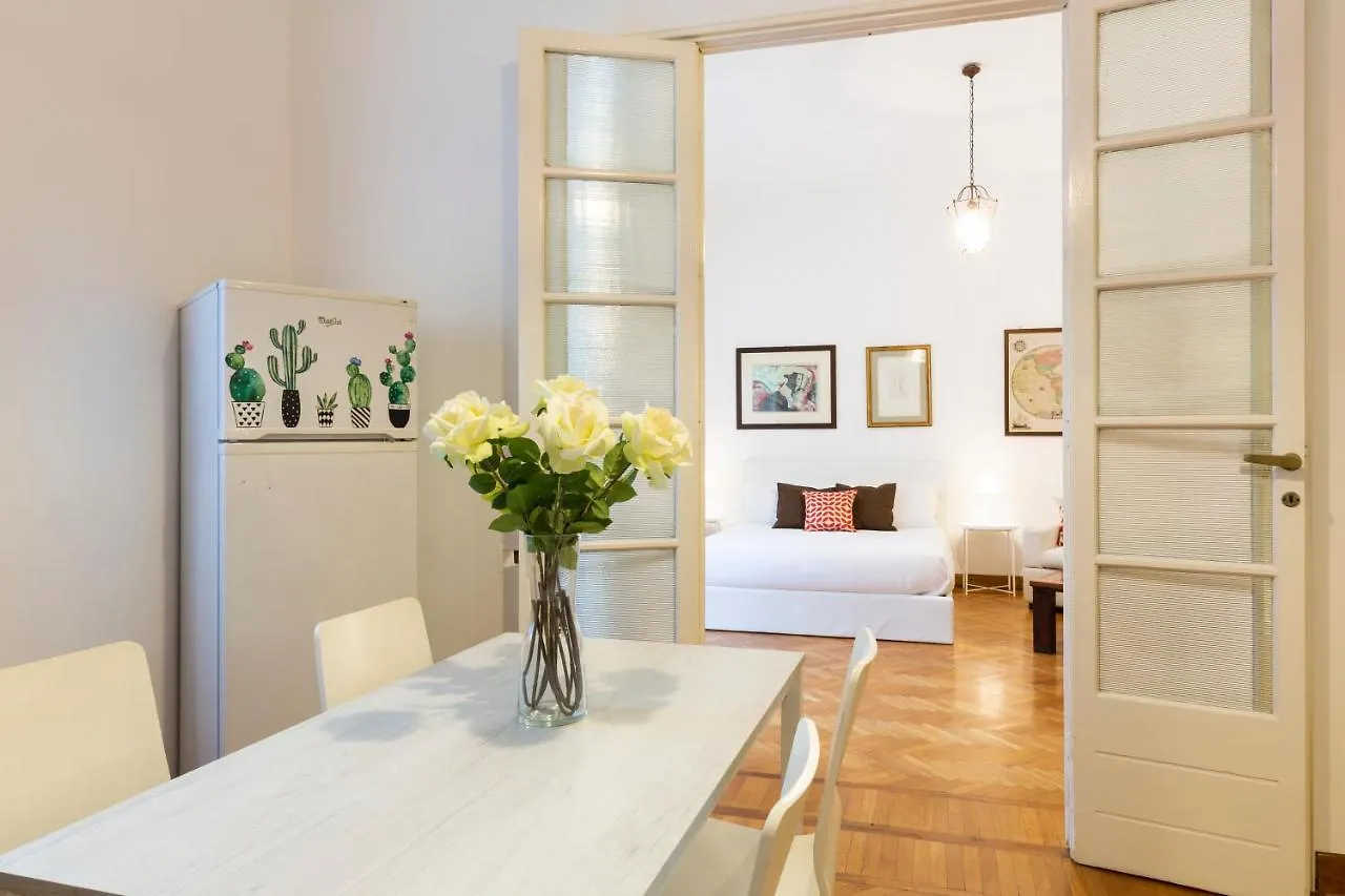 Living Isola Apartment Milan