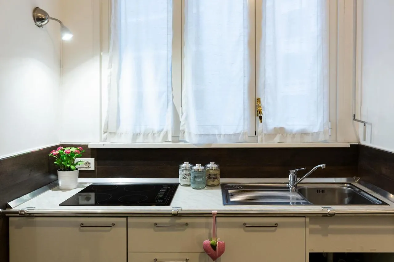 Living Isola Apartment Milan