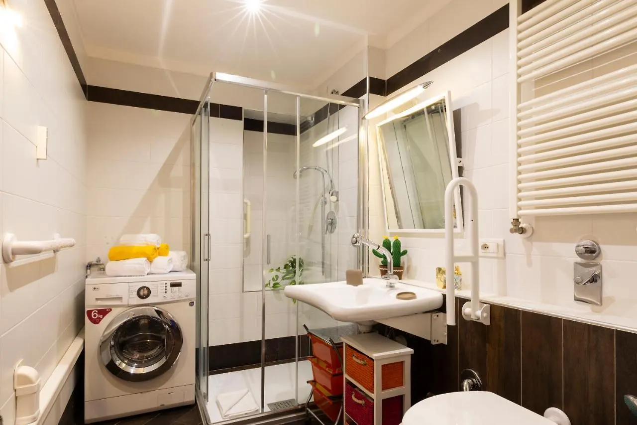 Living Isola Apartment Milan Italy