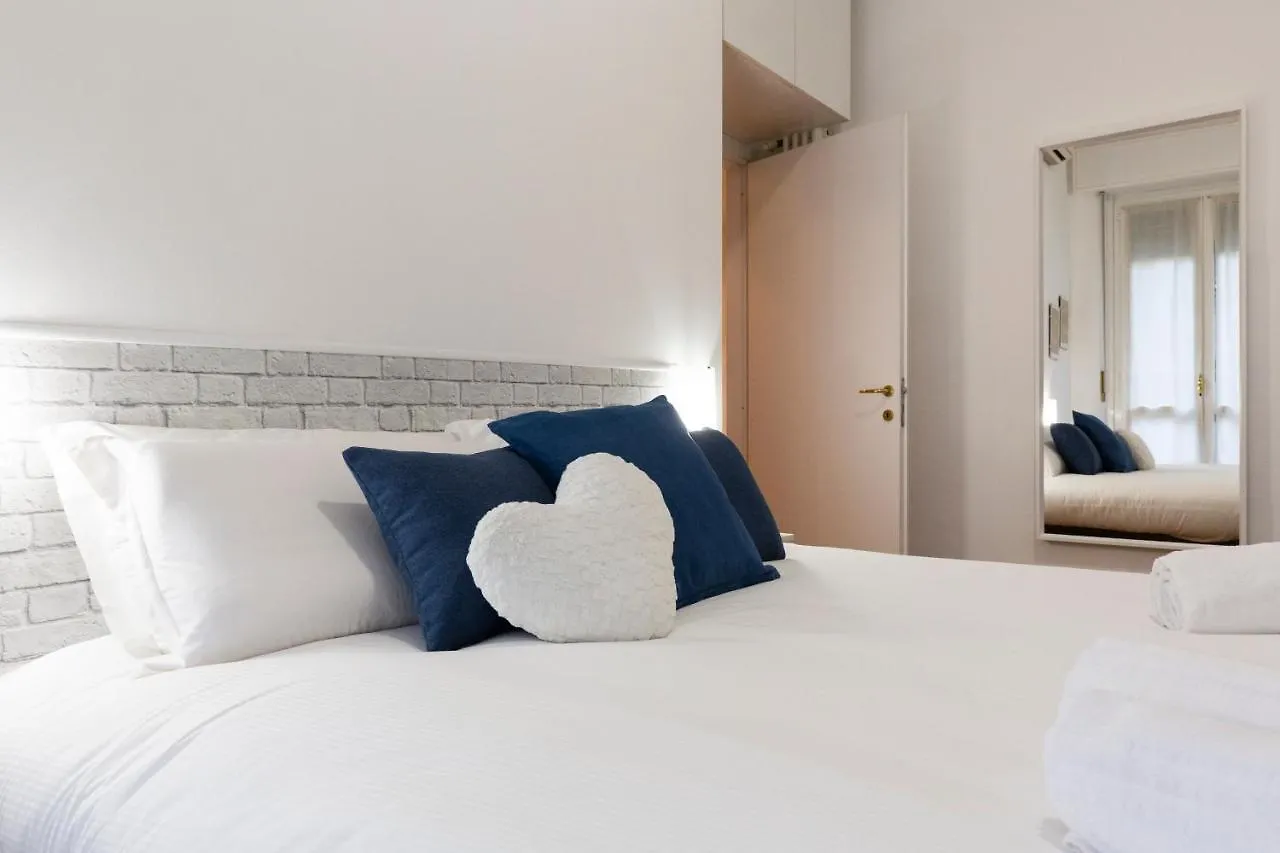 Living Isola Apartment Milan 0*,