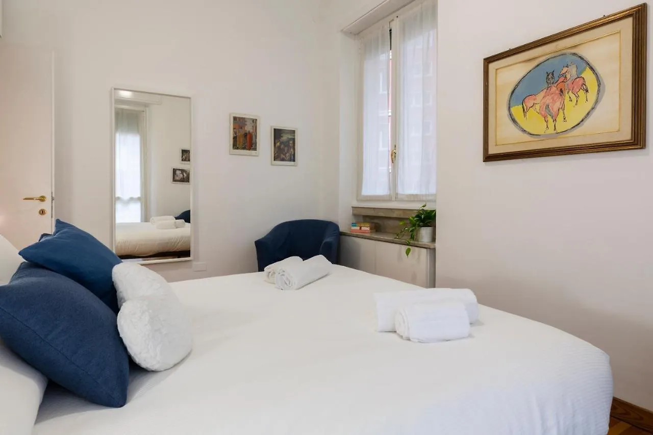 Living Isola Apartment Milan