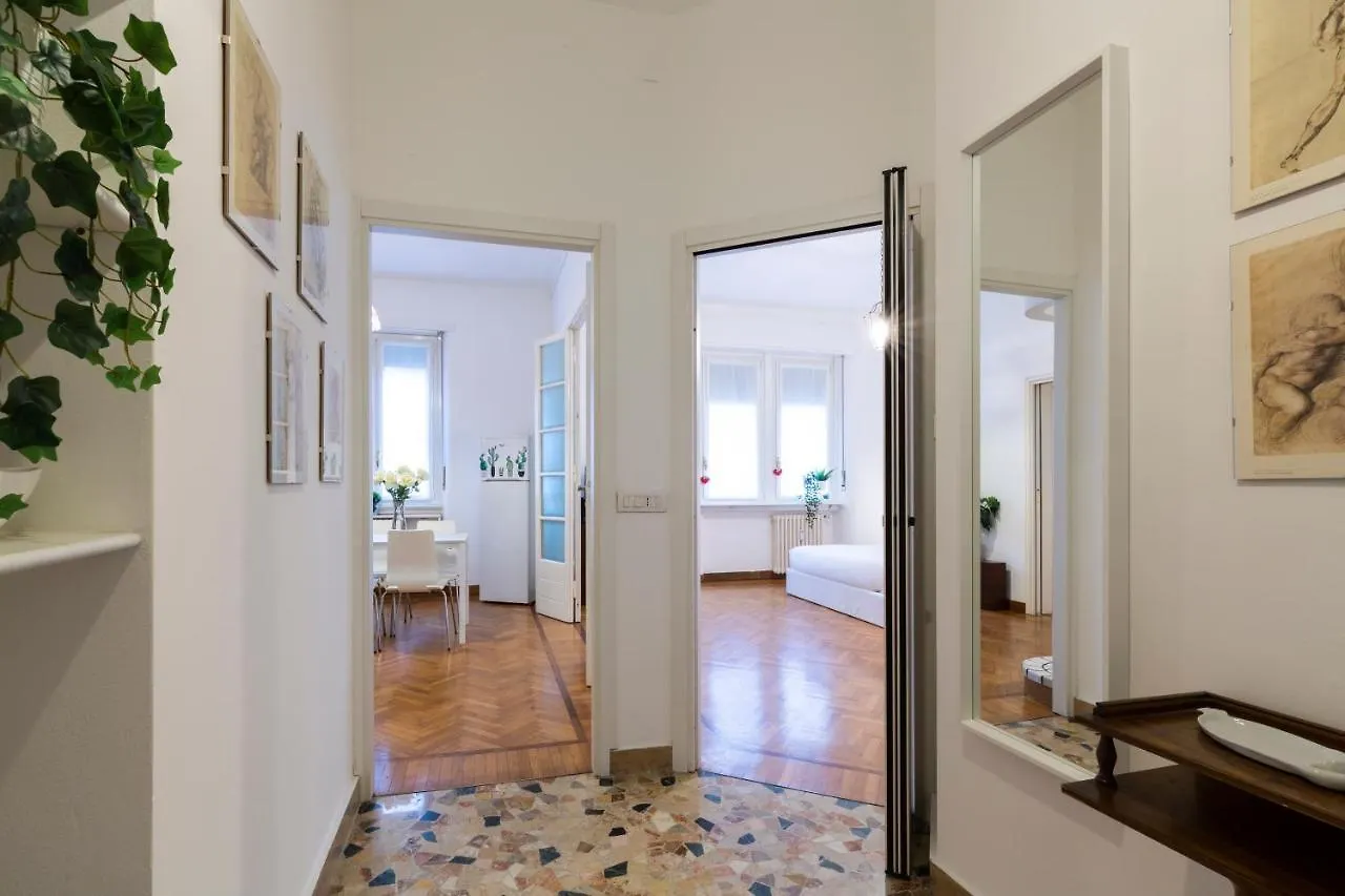 Living Isola Apartment Milan Italy