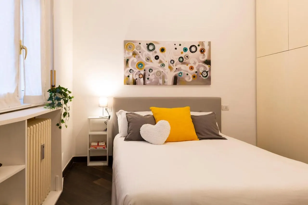 Living Isola Apartment Milan Italy