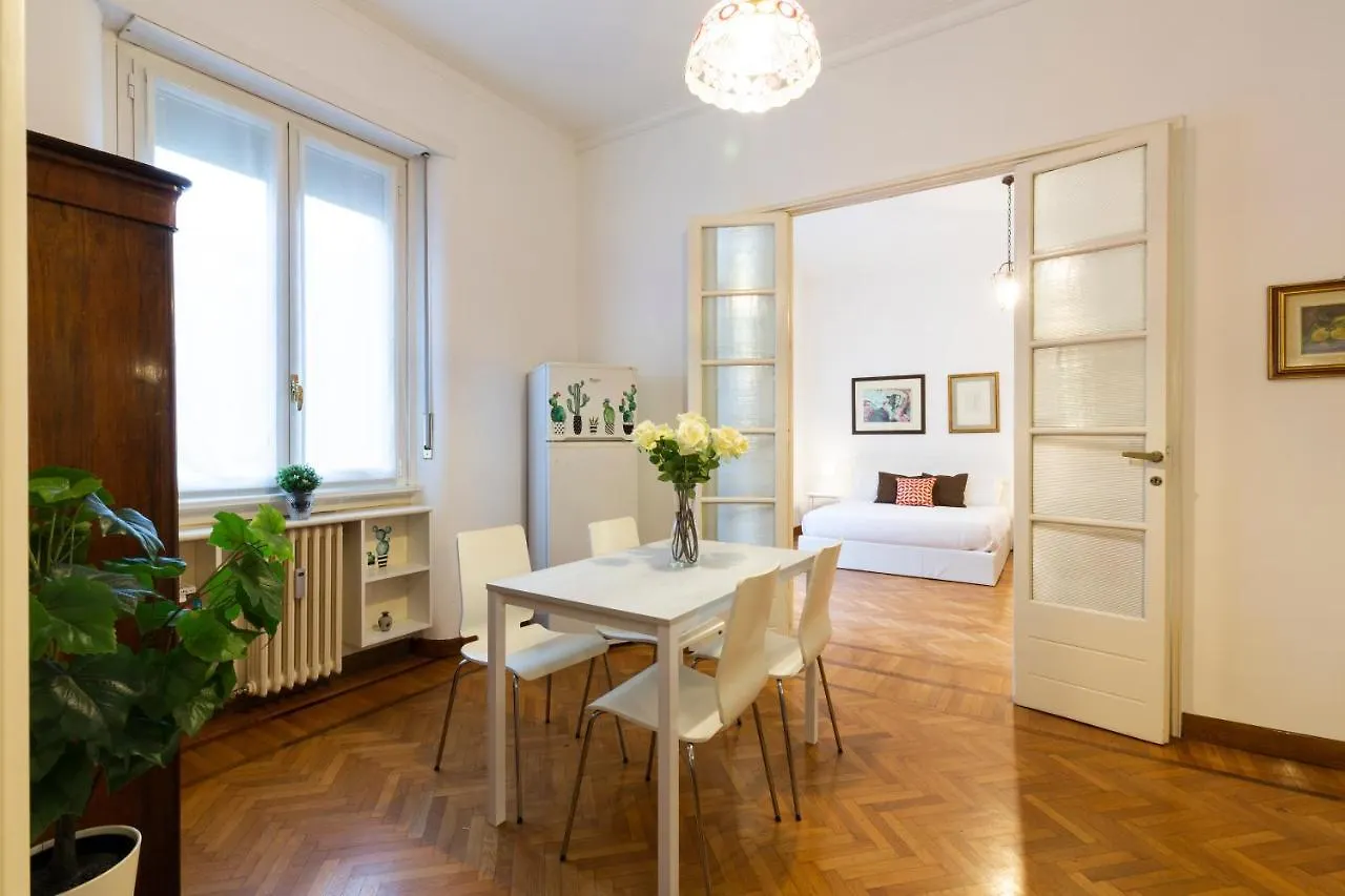 Living Isola Apartment Milan