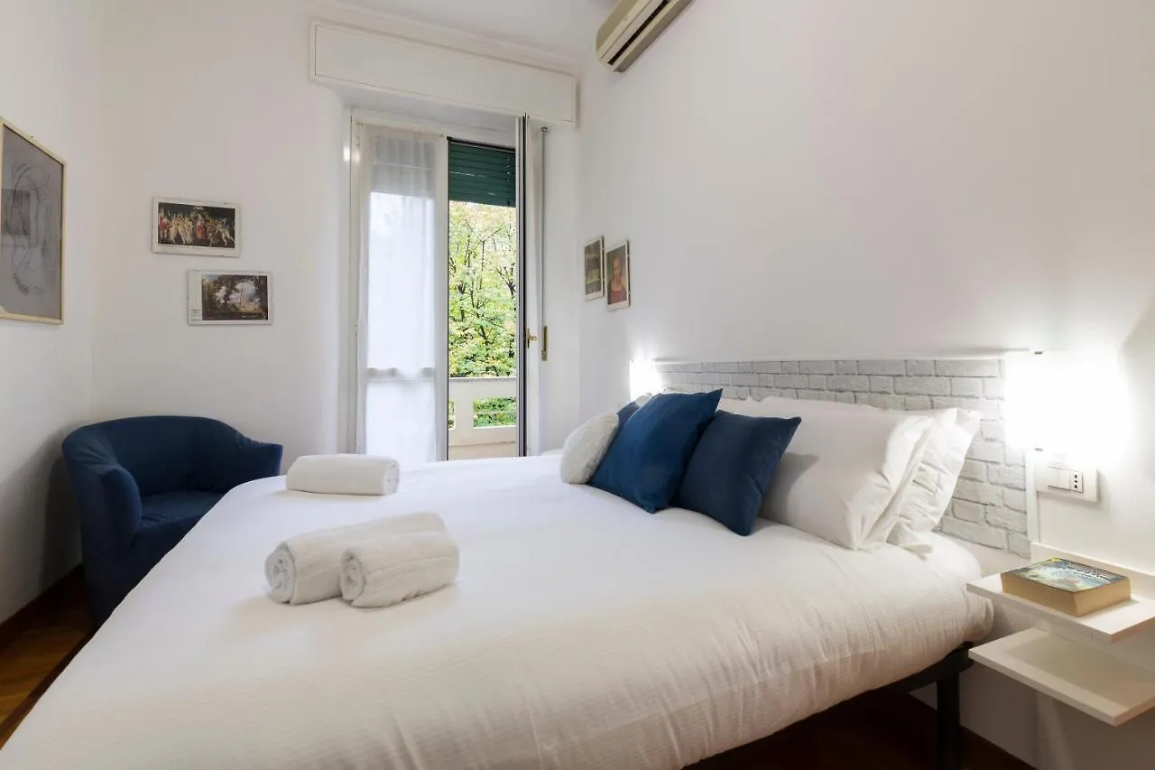 Living Isola Apartment Milan 0*,  Italy
